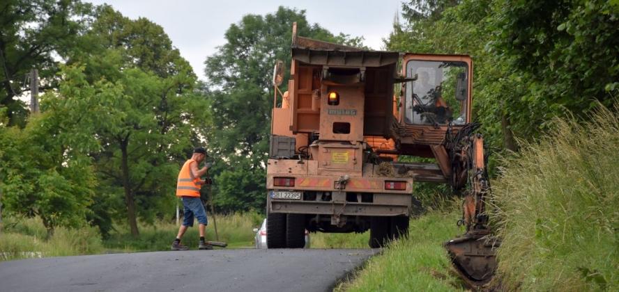 Gmina Goleszów: Udrażniają rowy i utwardzają pobocza
