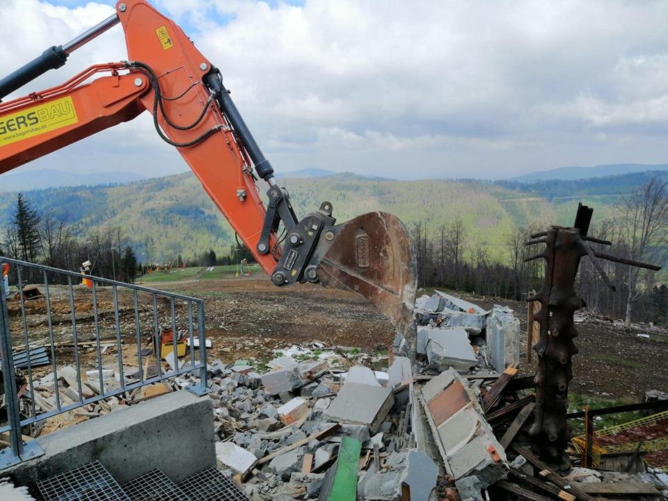 Zburzono stację beskidzkiego GOPR na Skrzycznem
