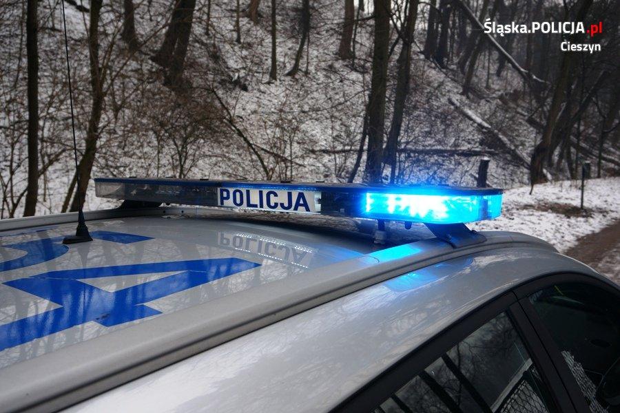 Mieszkaniec Jasienicy podciął sobie żyły i wyszedł z domu. Szukało go 60 policjantów