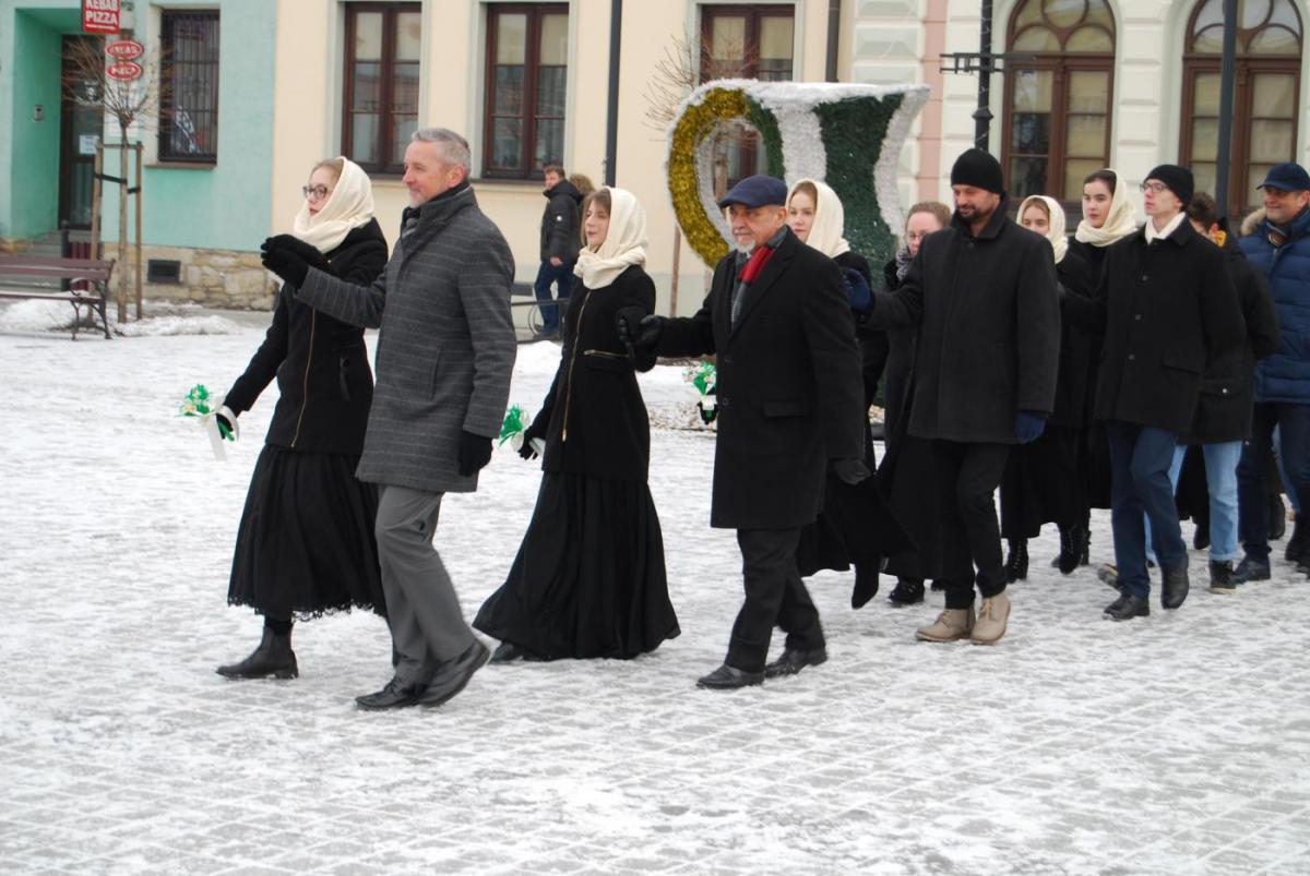 Zatańczyli Poloneza na Żywieckim Rynku