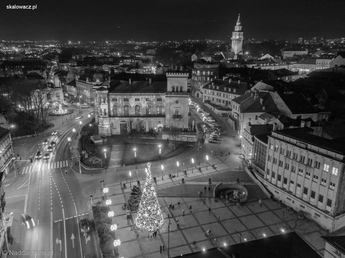 Wygaszone iluminacje w Bielsku Białej po śmierci Prezydenta Gdańska Pawła Adamowicza