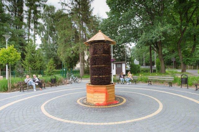 Tężnia na skwerze w Drogomyślu