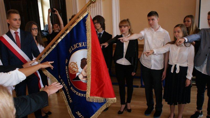 Ze sztandarem w nowy rok szkolny