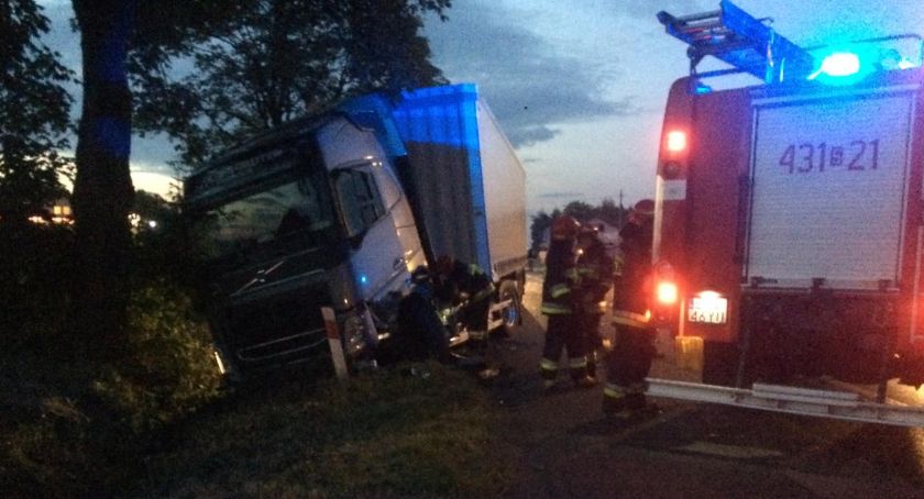 Wypadek w Kończycach Wielkich. Przytomność kierowcy tira uratowała mu życie