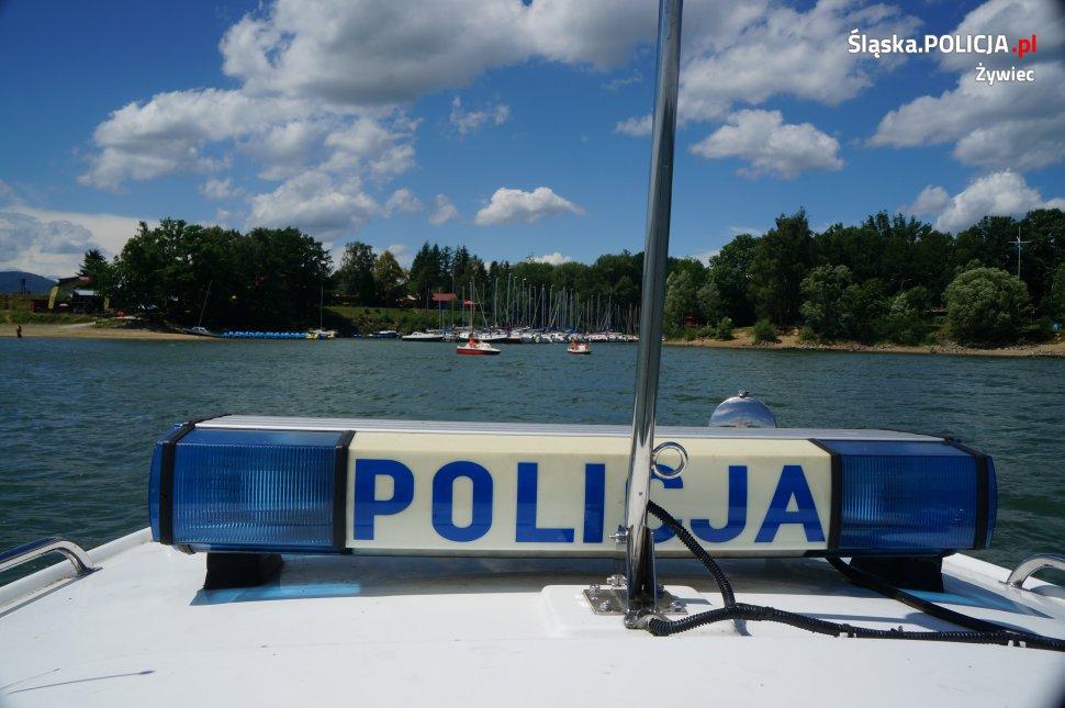 Policja wodna już działa na beskidzkich jeziorach (Zdjęcia)