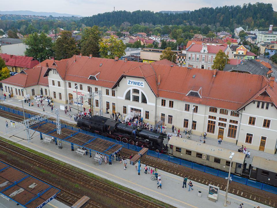 Na Dworzec Kolejowy w żywcu wjechał zabytkowy pociąg