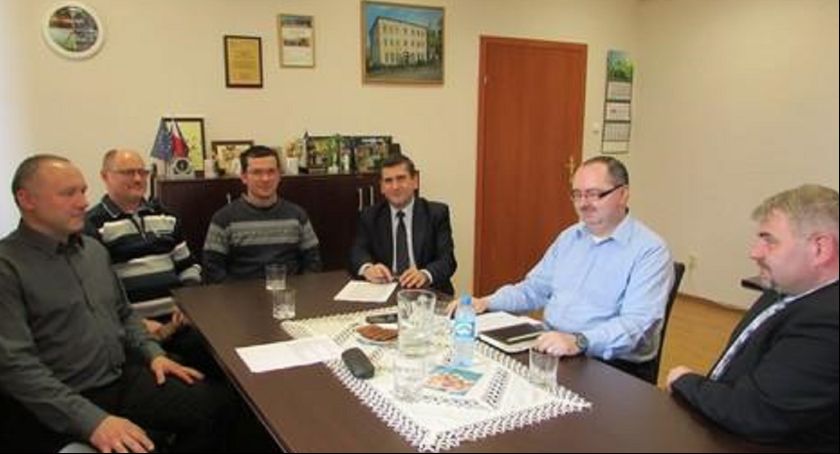 Wójt Chybia Janusz Żydek spotkał się z pszczelarzami