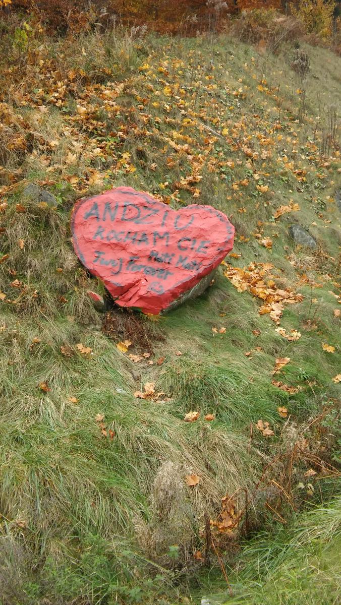 Kamień z napisem Love w Ustroniu