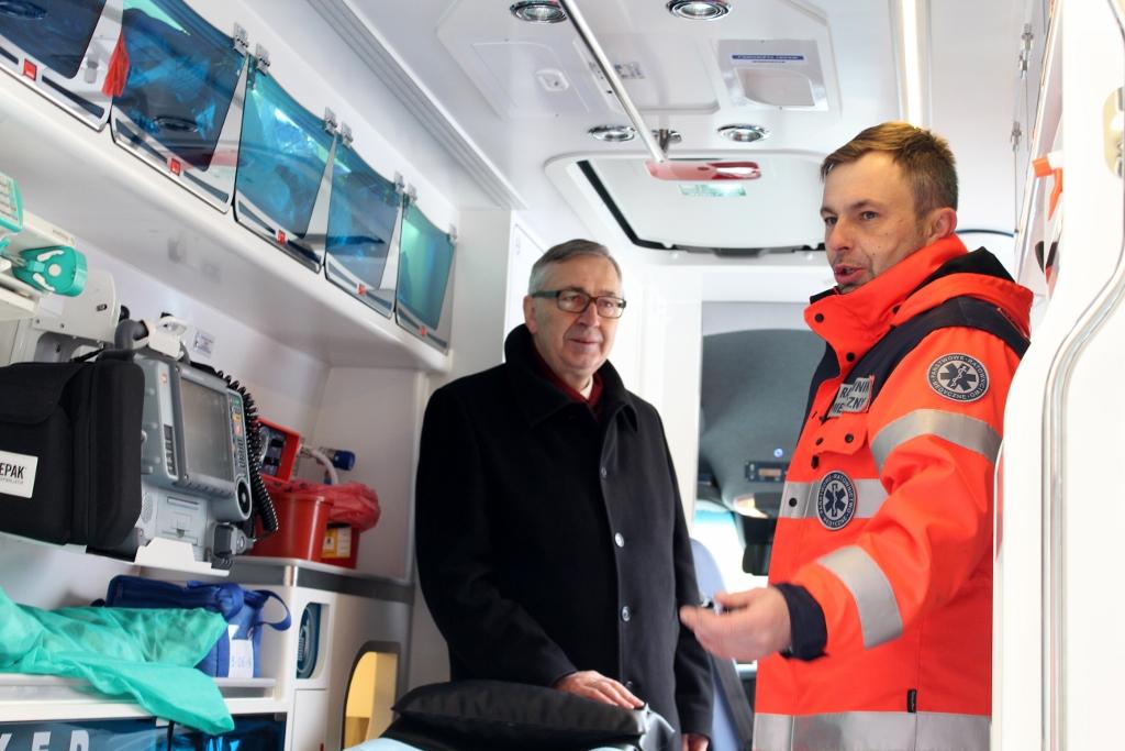 Nowa karetka dla Wisły + remont ambulatorium