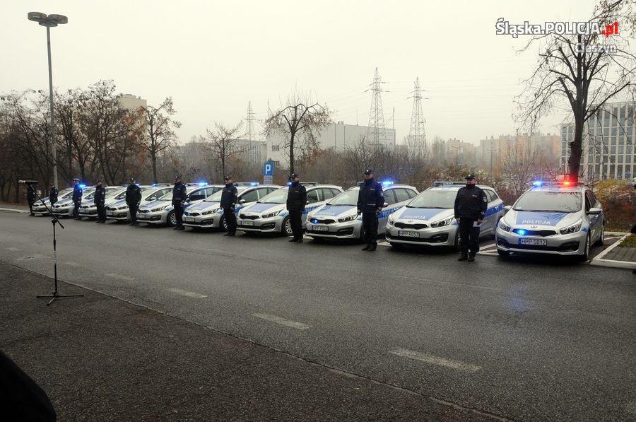 Nowe samochody w cieszyńskiej policji | Naulice trafi 15 radiowozów