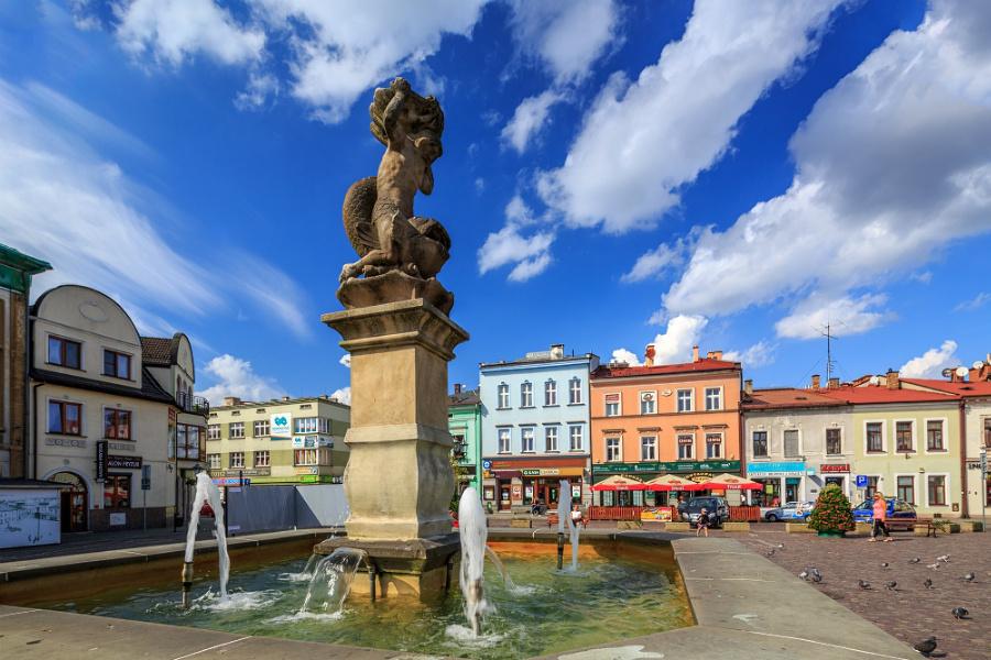 Powrót figury Neptuna na Rynek w Skoczowie. Dzisiaj 40-lecie tego wydarzenia.