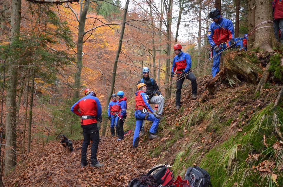 Beskidzki GOPR - Ewakuacja w terenie trudno dostępnym w okolicach Baraniej Góry