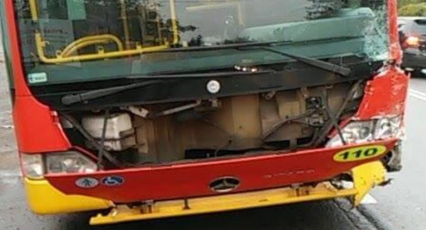 Bielsko Biała. Wypadek z udziałem autobusu szkolnego