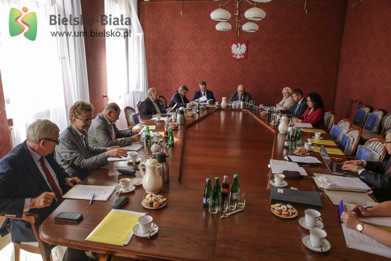 Bielsko Biała. Oświata i remonty dróg zdominowały posiedzenie Zarządu Gmin i Powiatów