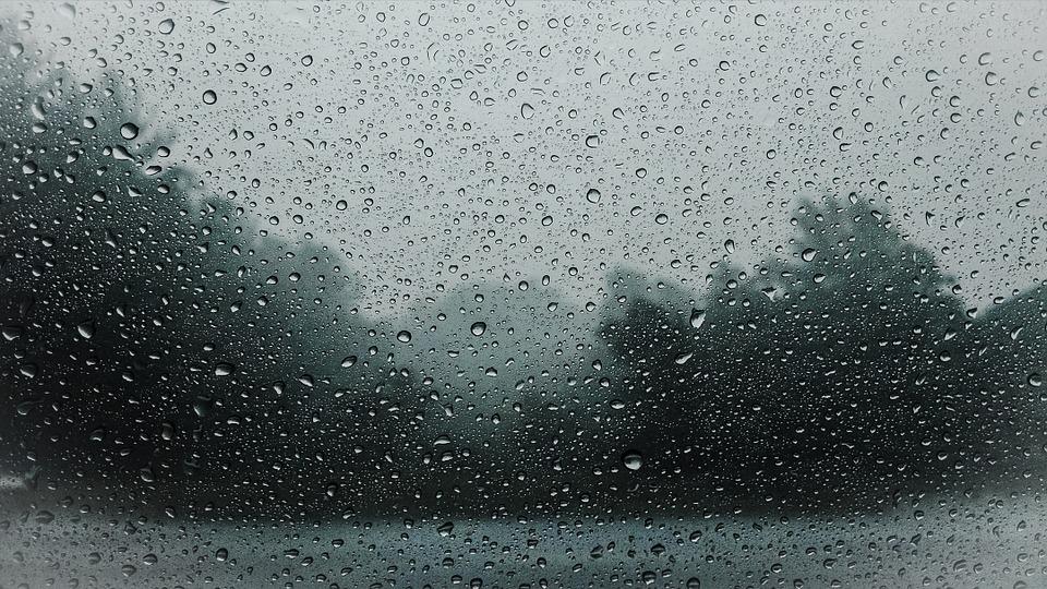Pogoda w Beskidach z silnymi opadami deszczu i ochłodzeniem
