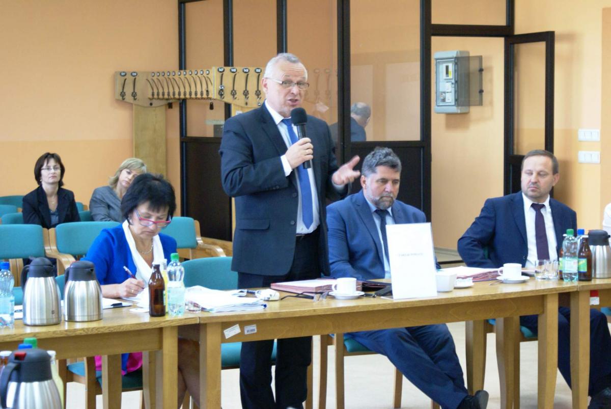 Bezpieczeństwo i finanse zdominowały sesję Rady Powiatu Bielskiego