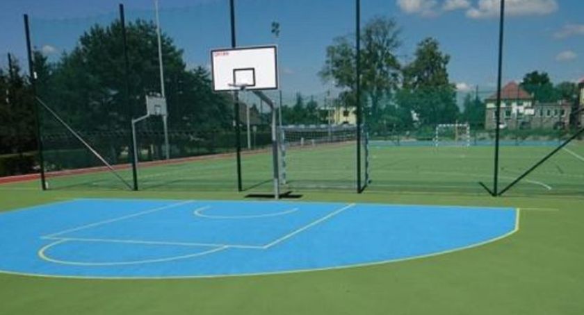 Boisko w Pogwizdowie otwarte, budynek dla sportowców powstaje