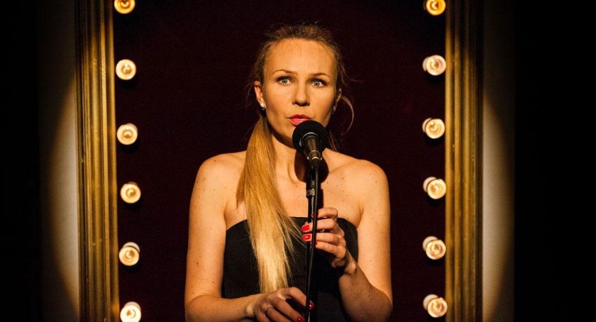 Singielka w bielskim teatrze. W roli głównej Anna Guzik
