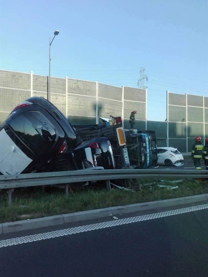 Karambol w Tychach. Droga na Bielsko-Białą zablokowana