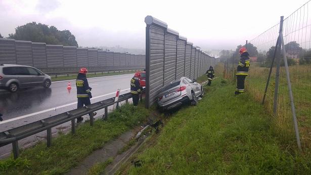 Wypadek w Cieszynie. BMW w rowie na S1