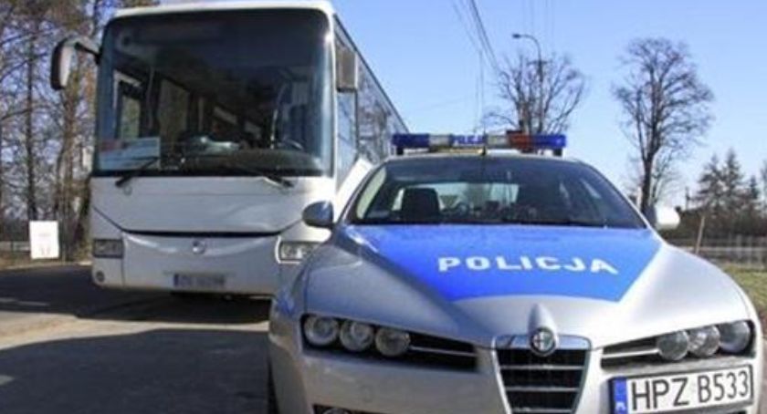 Po kontroli autokaru zabrano kierowcy prawo jazdy i ukarano grzywną