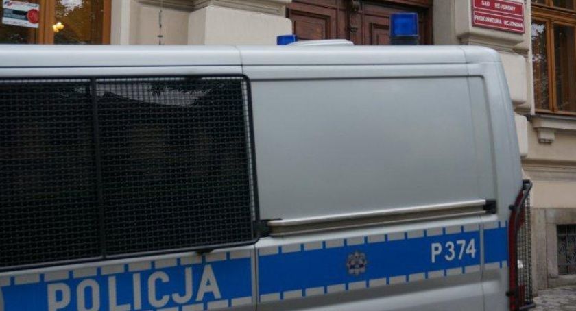 Zaczepiał dziewczynki w Drogomyślu. Został zatrzymany