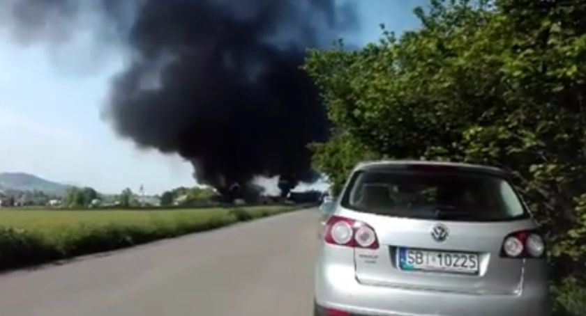 Jasienica. Filmowali i robili zdjęcia lecz nikt nie zadzwonił po straż