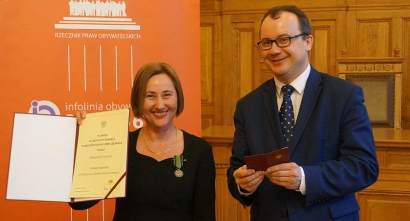 Rzecznik Praw Obywatelskich wręczył Odznakę Honorową Aleksandrze Dyrdzie