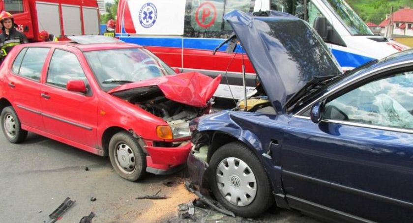 Cieszyn: Czołowe zderzenie dwóch volkswagenów