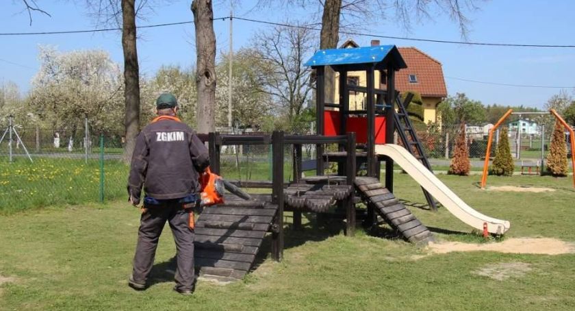 Strumień: Modernizacja placów zabaw
