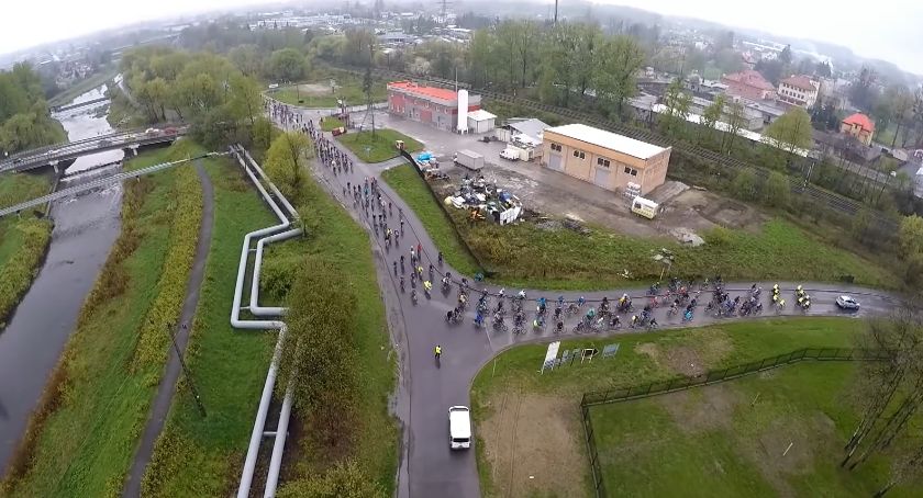 Deszcz nie zniechęcił rowerzystów (zobacz film)