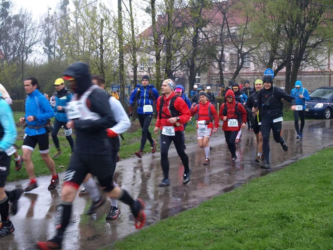 Goleszów: Biegli w deszczu i błocie