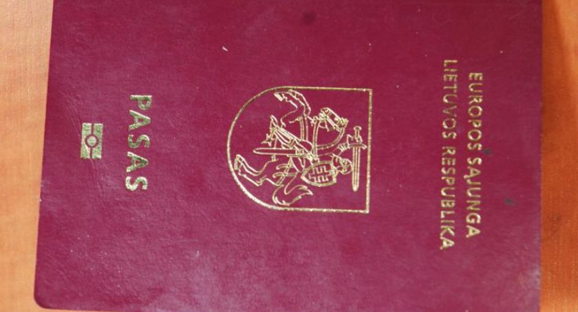 W Cieszynia zatrzymano brytyjskiego busa z litewskimi pasażerami i fałszywym paszportem w tle