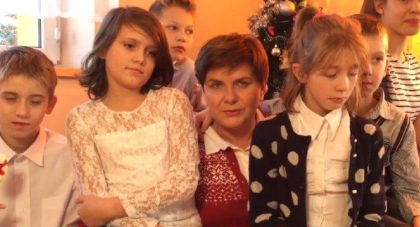 Premier RP Beata Szydło odwiedziła dzieci w Kętach