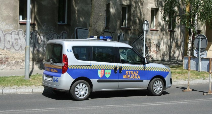 Miejski monitoring wykył włamywaczy do sklepu na ulicy 11 Listopada