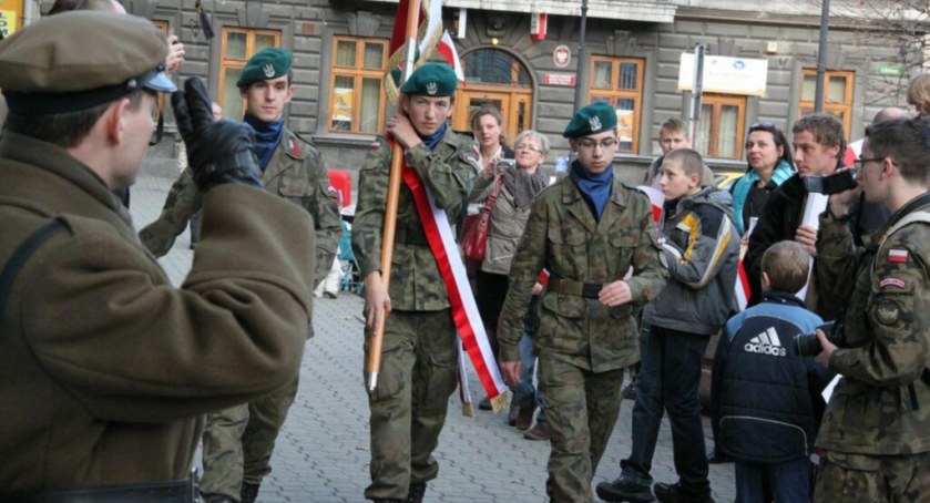 Bielska gra uliczna na święto 11 listopada