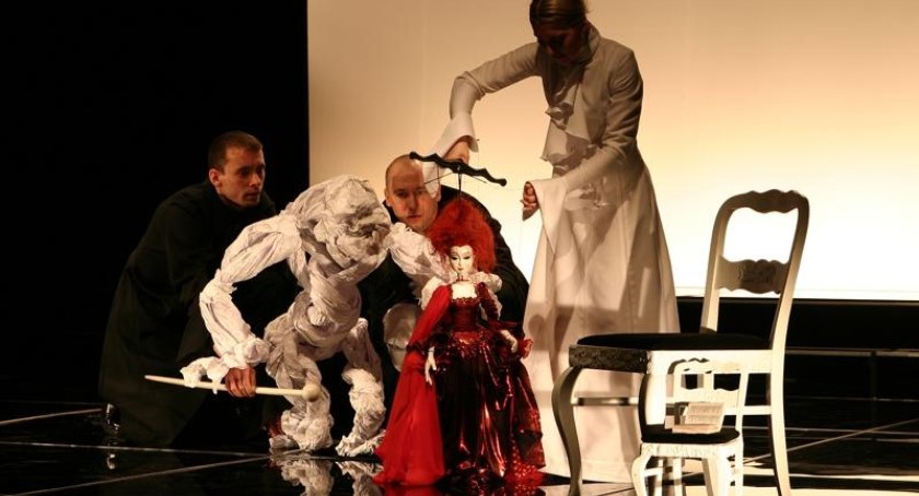 Piękna i bestia w Teatrze Lalek Banialuka