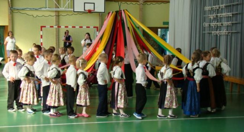 Pasowanie pierwszaków w Pierścu