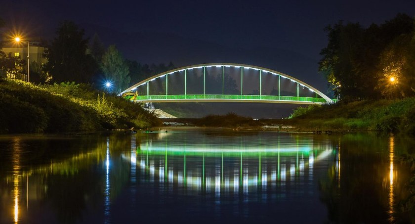 Skoczów. Nowa kładka dla pieszych otwarta!