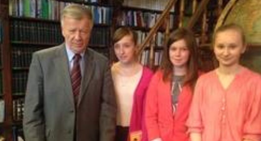 Młodzież z Lipowej u profesora Miodka