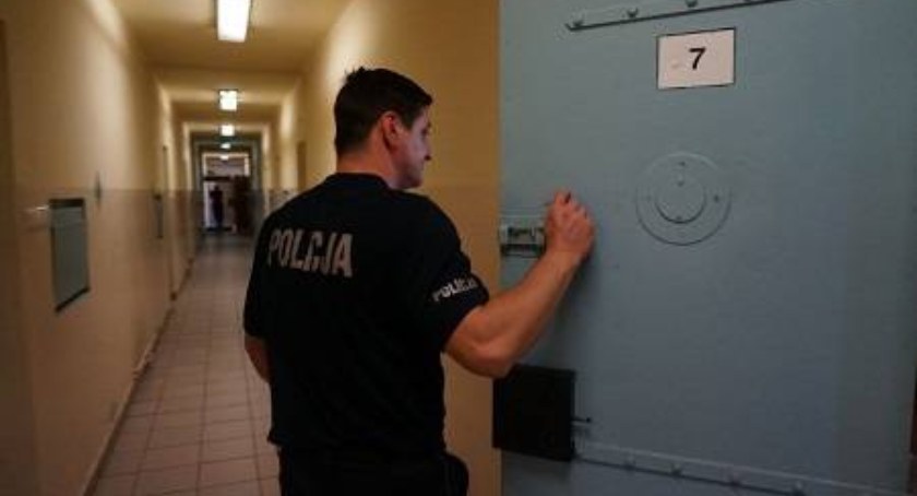 Wyrodny syn znęcał się nad matką