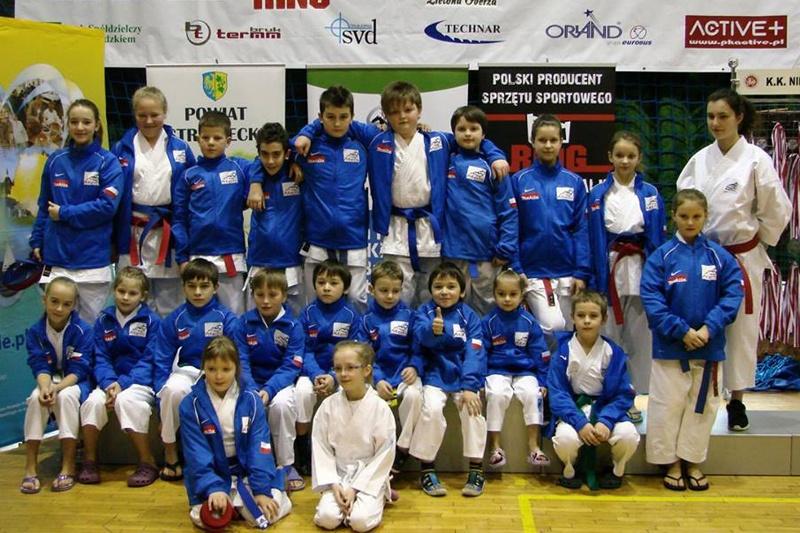Młodzi adepci karate z medalowymi zdobyczami