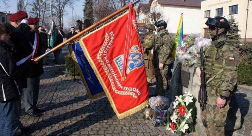 Śladami Cichociemnych - 74 lata temu w Dębowcu