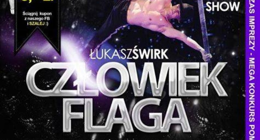 Człowiek Flaga w Klubie Pomarańcza