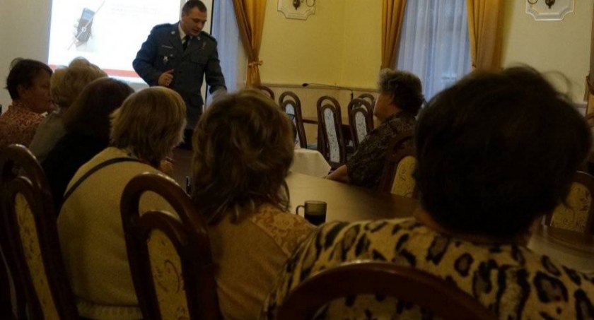 Akcja Bezpieczny Senior w Hałcnowie