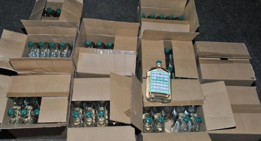Skonfiskowali nielegalny alkohol, tytoń i papierosy FOTO