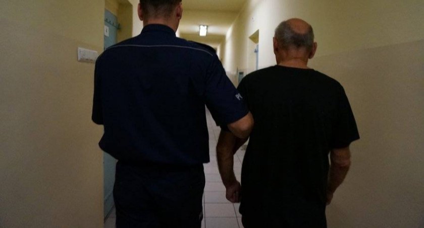 Nietrzeźwy kierowca po spowowdwaniu kolizji uciekał przed policją