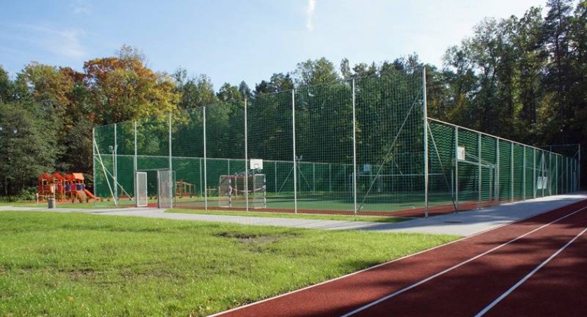Nowe boisko i plac zabaw przy bielskiej SP nr 25
