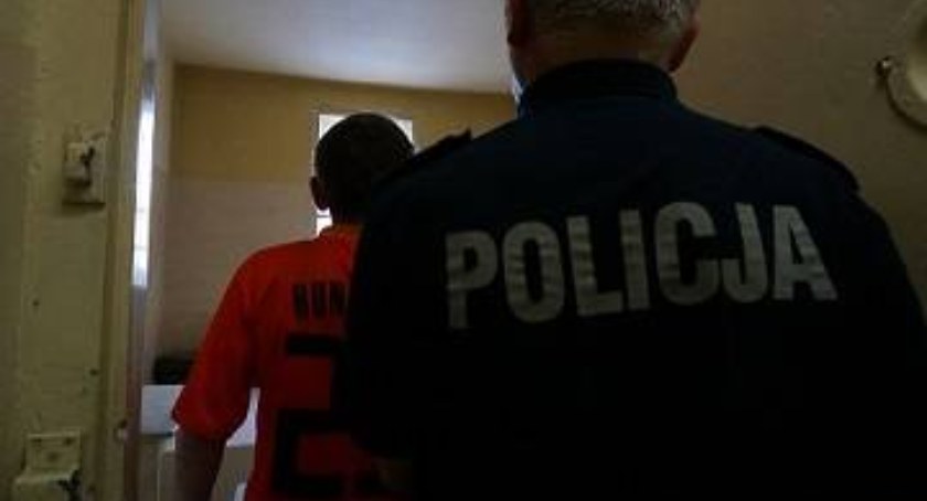 Płacili zbliżeniowo skradzioną kartą