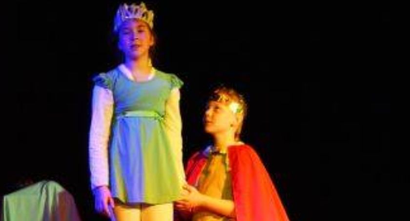 Spektakl dziecięcego teatru Ptak z MDK Beskidy